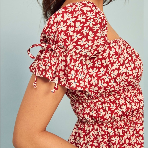 Reformation Solis Ruffle Crop
Top - Picture 2 of 4